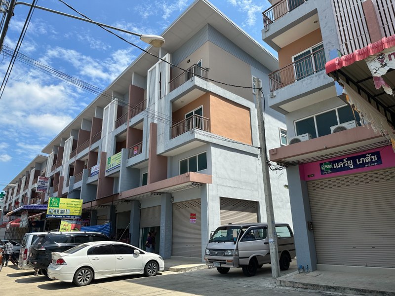 ขายหรือให้เช่า อาคารพาณิชย์ 3 ชั้นครึ่ง  เลขที่ 55/40 หมู่บ้านสุขนิเวศน์ 9  แก้วอินทร์,บางแม่นาง บางใหญ่ นนทบุรี 